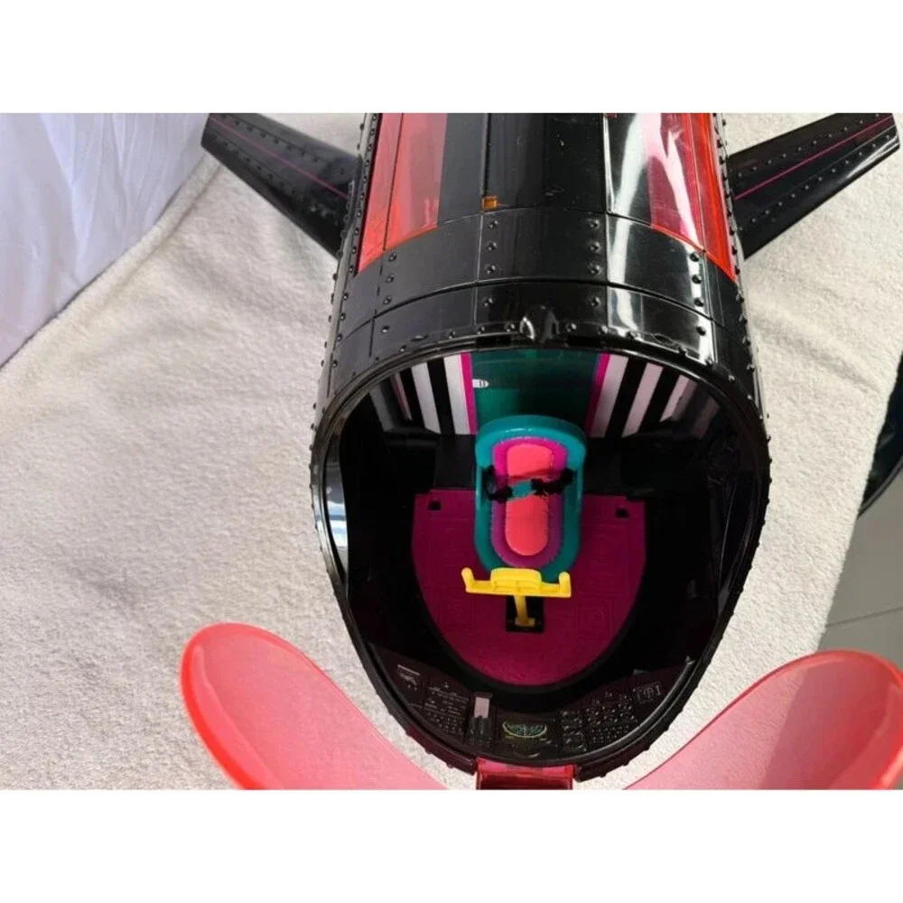 L.O.L. Surprise! OMG Remix 4-in-1 Plane Playset.